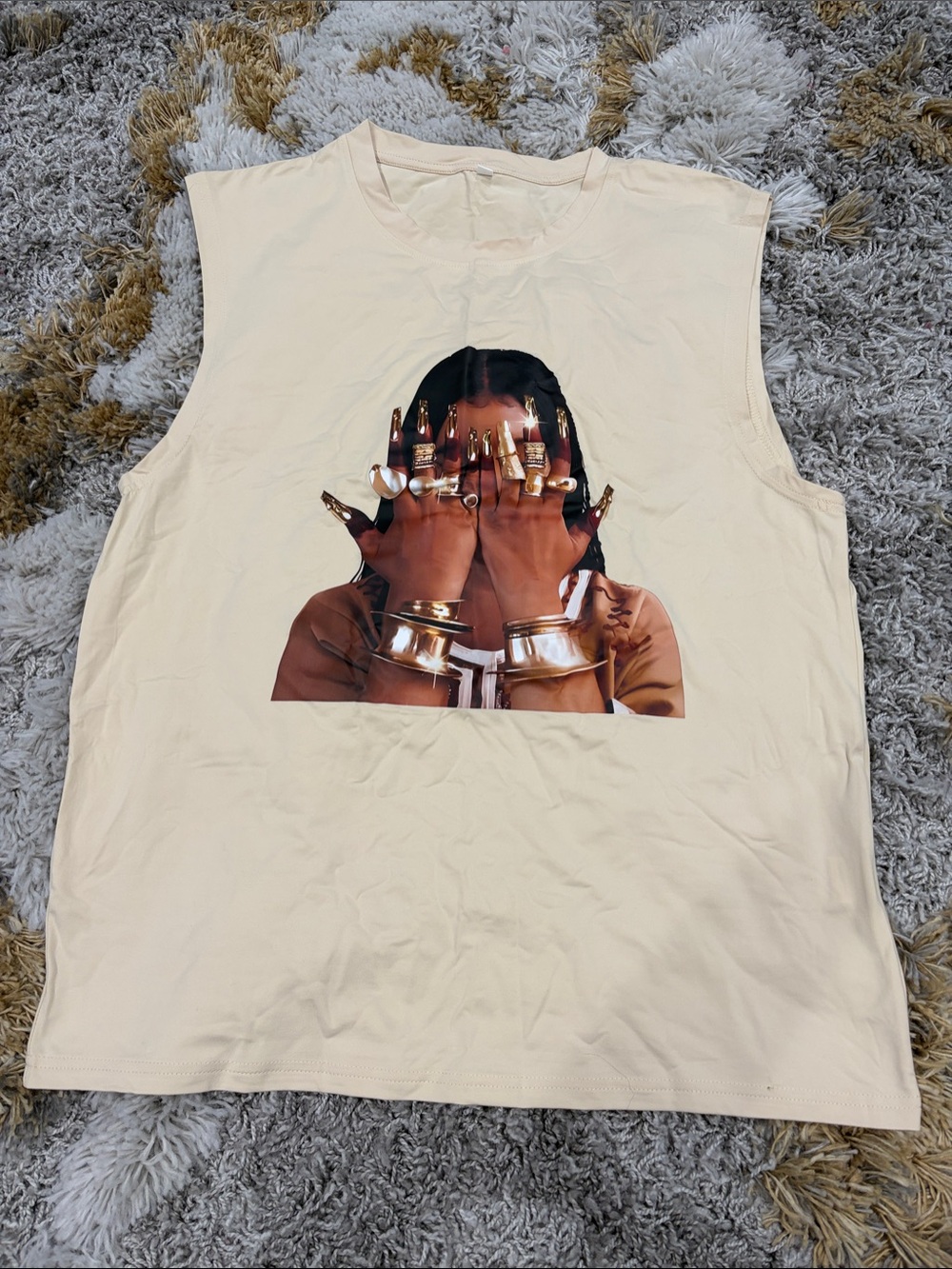 Women’s Cream Retro Graphic Sleeveless Tank Top with Gold Accent Design